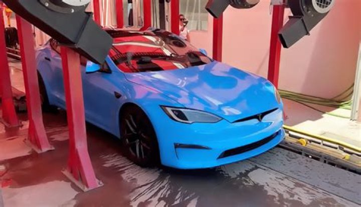 Can a Tesla go through a carwash?