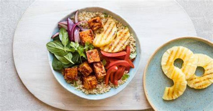 Can vegans eat pineapple?