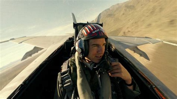 Does Tom Cruise do his own stunts in Top Gun: Maverick?