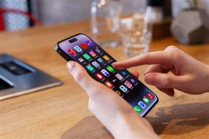 What app can I use to see another phone screen?