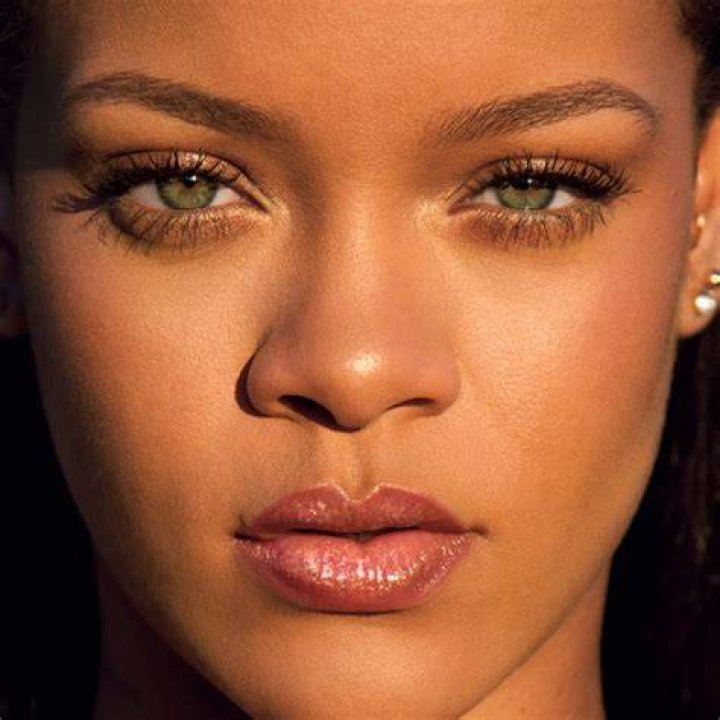 What is Rihanna's natural eye color?