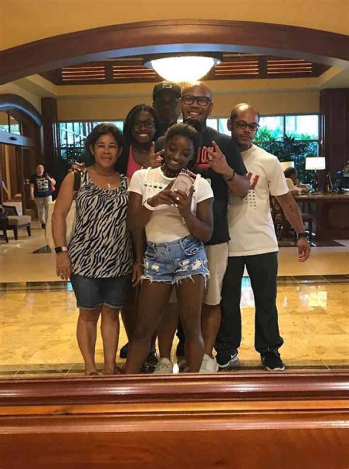 Who are Simone Biles siblings?